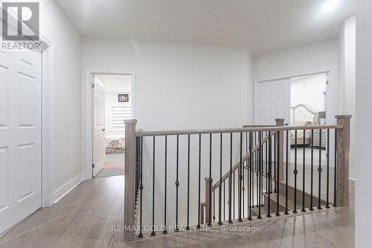 29 Michener Drive, Brampton, Ontario  L6R 4E9 - Photo 10 - W12304713