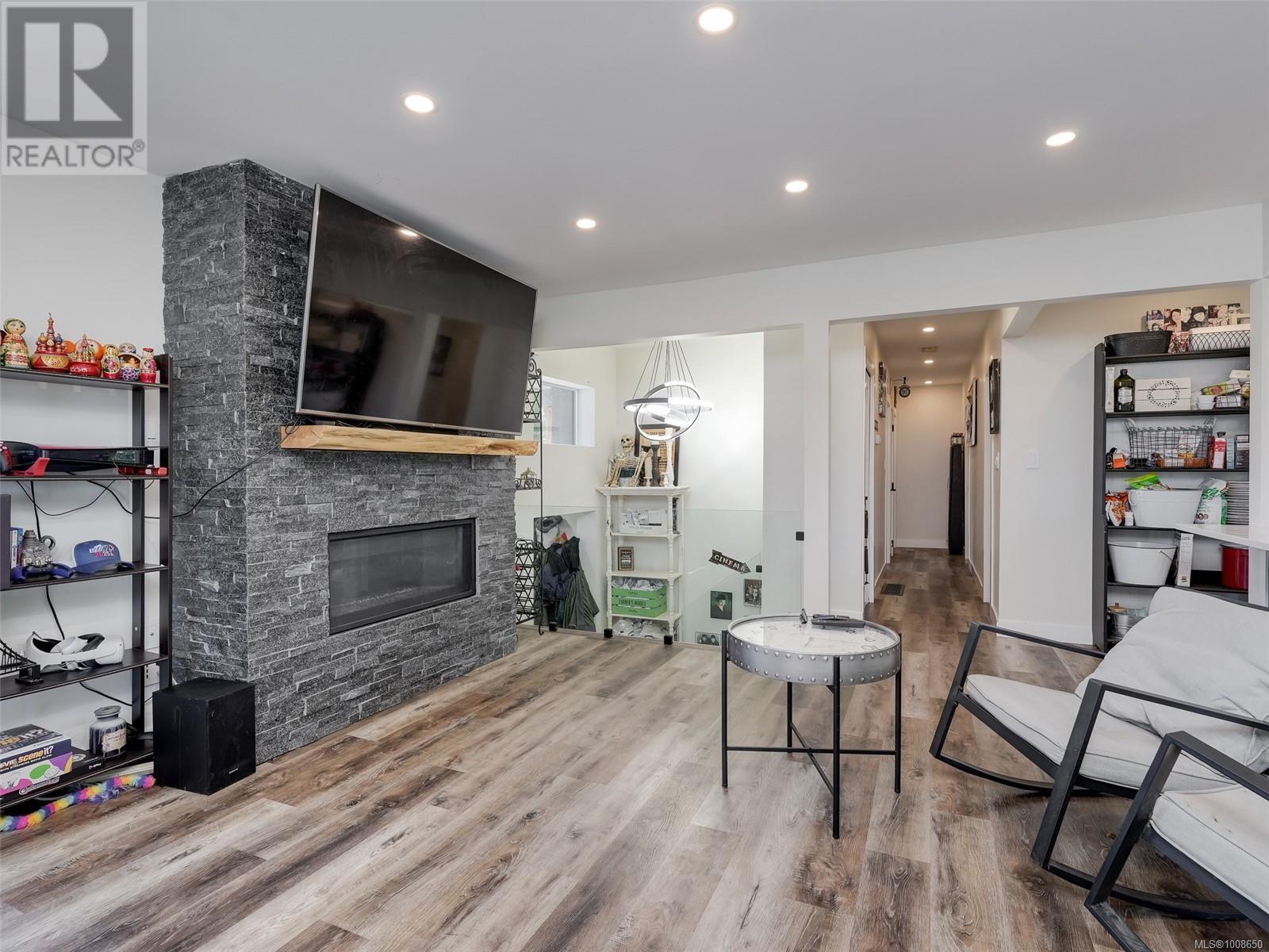 Property at 2418 Barbara Pl image 3