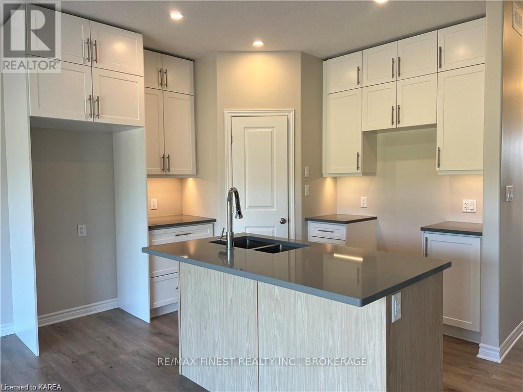 194 Heritage Park Drive, Greater Napanee, Ontario  K7R 3X8 - Photo 3 - X12311329