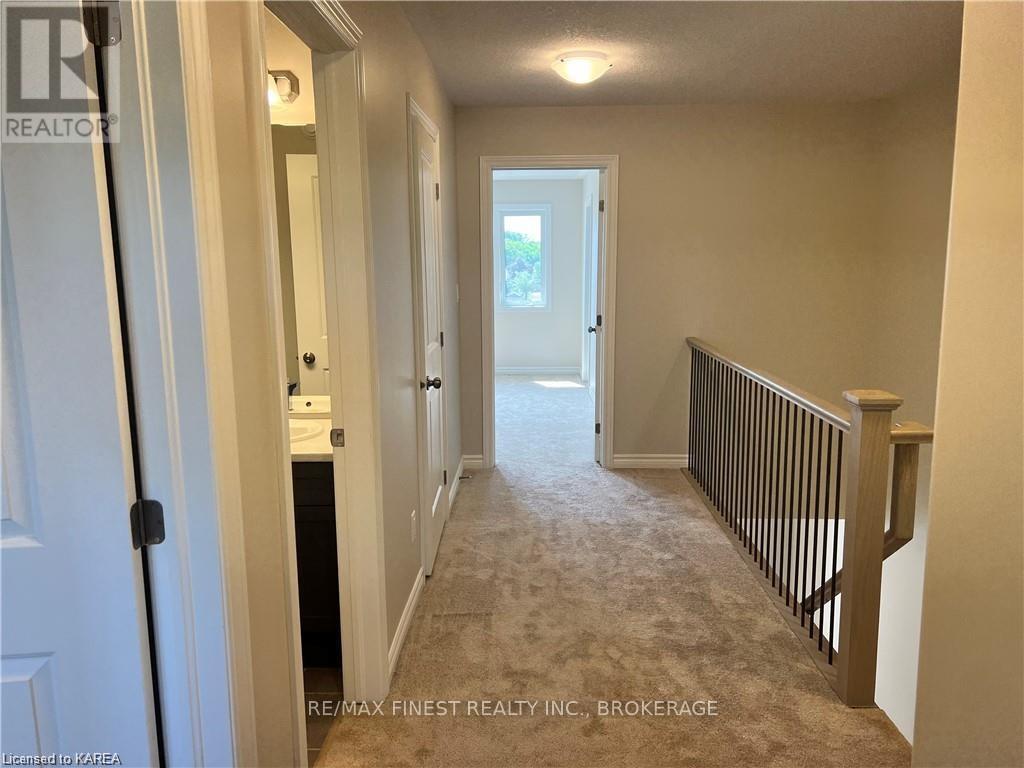194 Heritage Park Drive, Greater Napanee, Ontario  K7R 3X8 - Photo 6 - X12311329