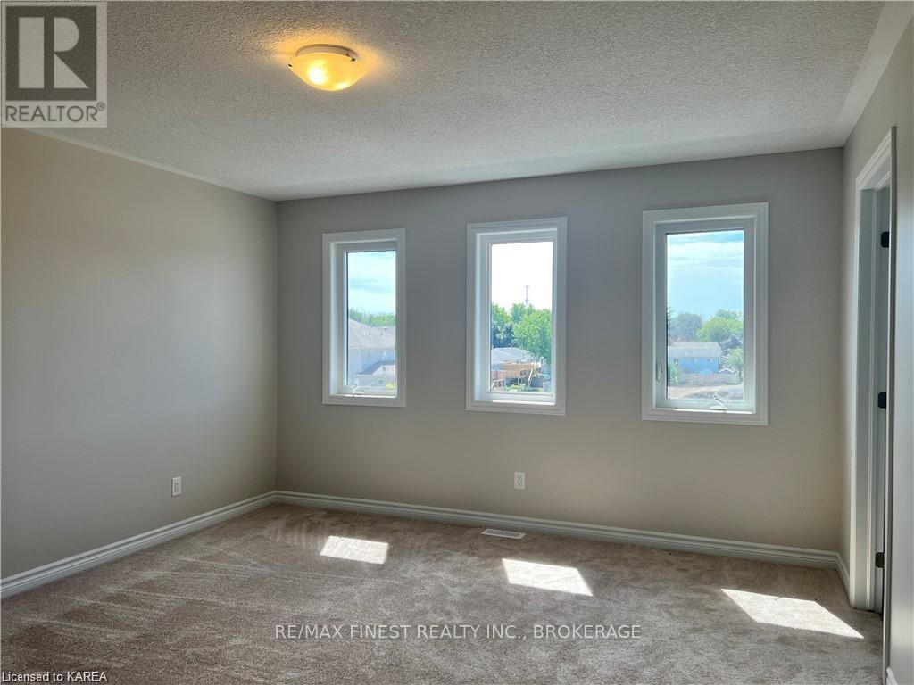 194 Heritage Park Drive, Greater Napanee, Ontario  K7R 3X8 - Photo 8 - X12311329