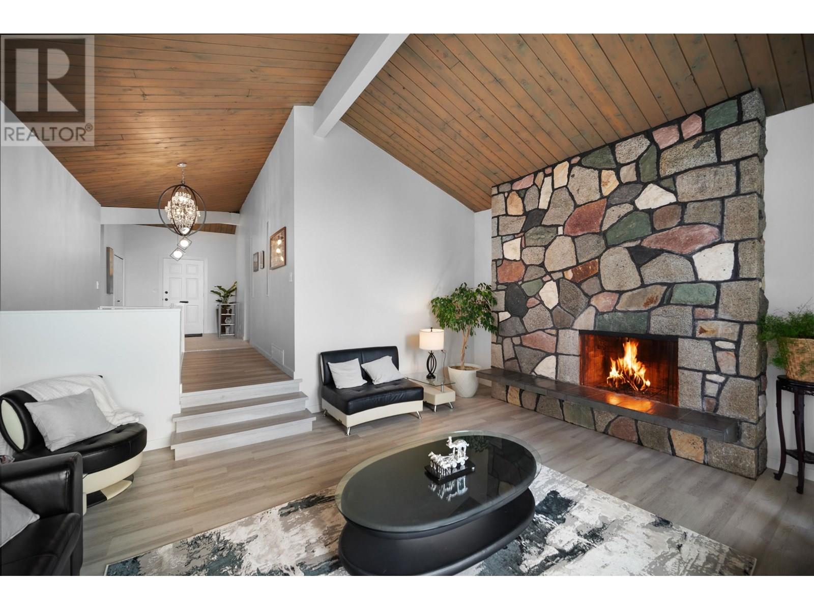 953 Ranch Park Way, Coquitlam, British Columbia  V3C 2H7 - Photo 2 - R3031153