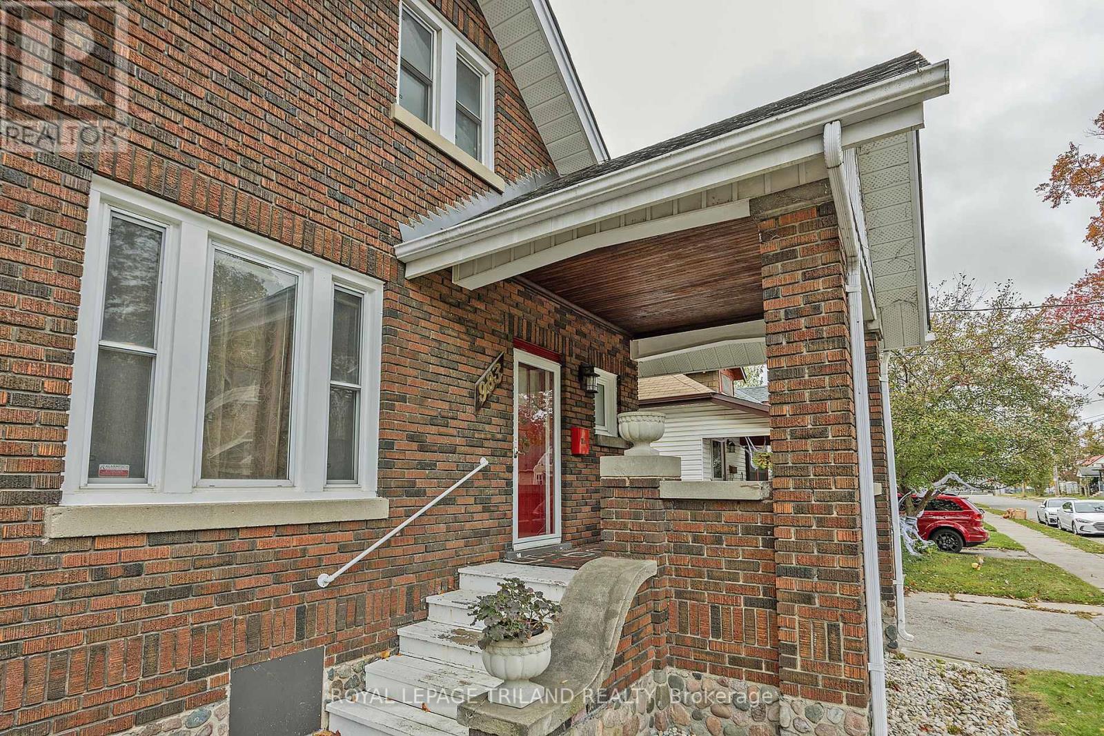 983 Ormsby Street, London East, Ontario  N5Z 1K5 - Photo 3 - X12311339