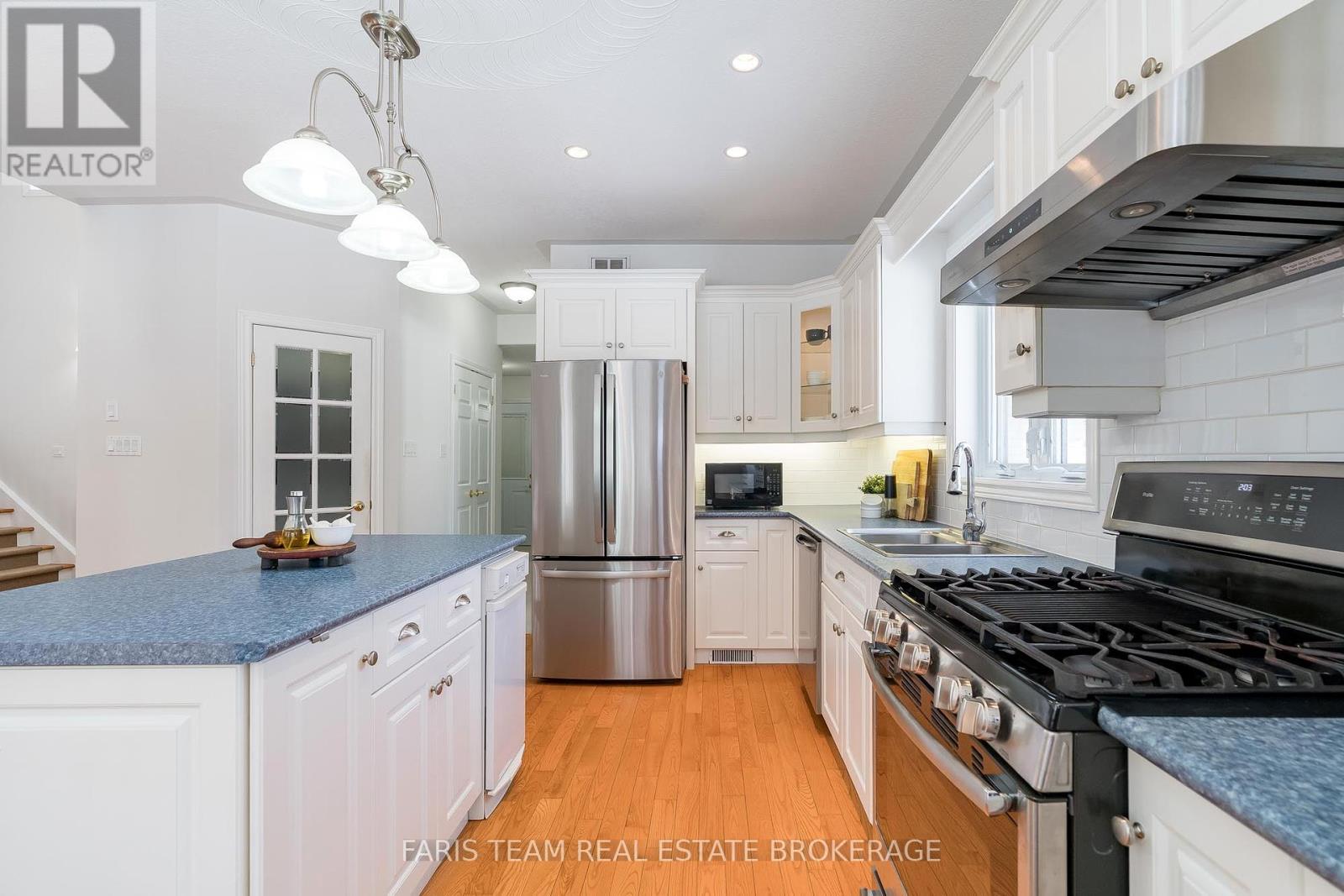 91 Maryjane Road, Tiny, Ontario  L0L 2T0 - Photo 6 - S12307236