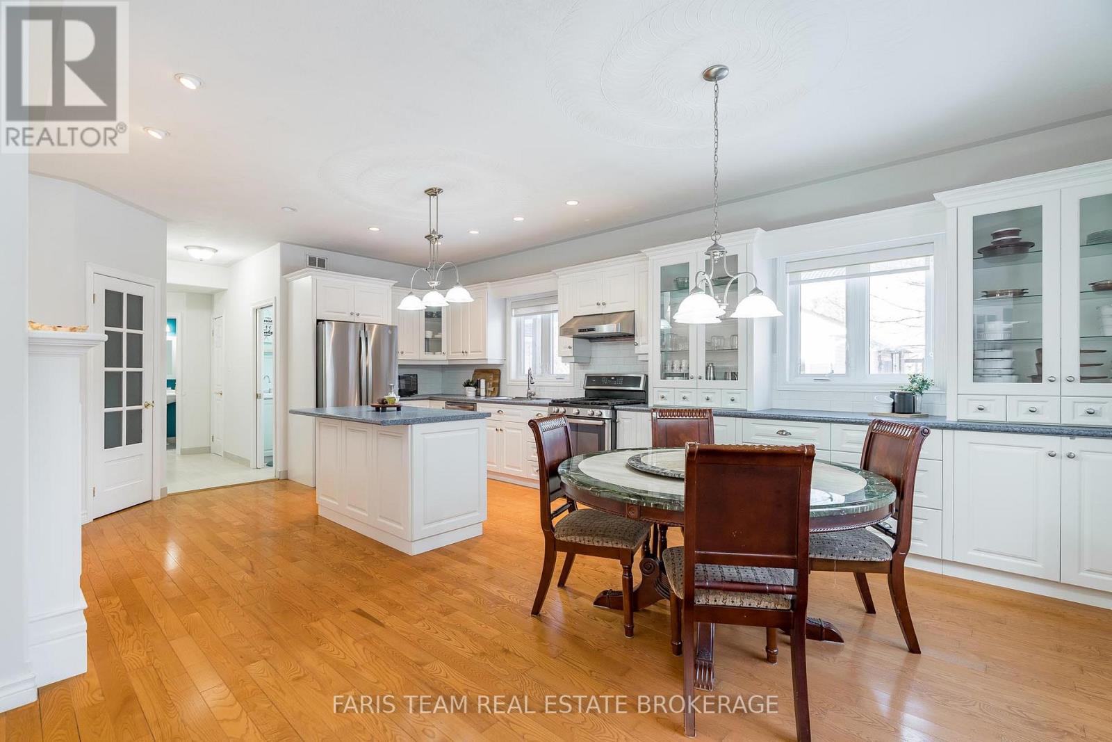 91 Maryjane Road, Tiny, Ontario  L0L 2T0 - Photo 12 - S12307236