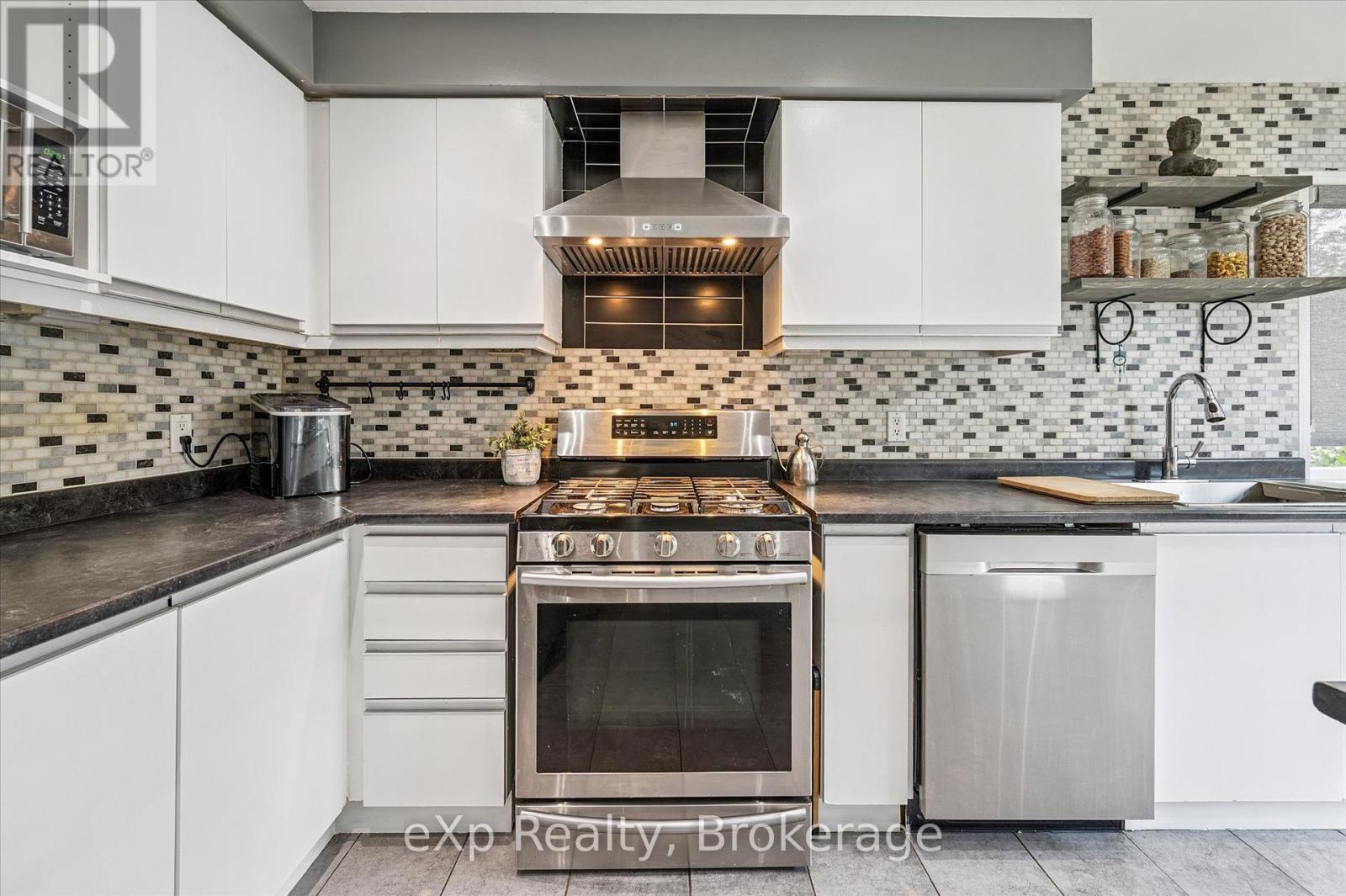 8 Lanercost Way, Brampton, Ontario  L6Z 4J5 - Photo 18 - W12311366