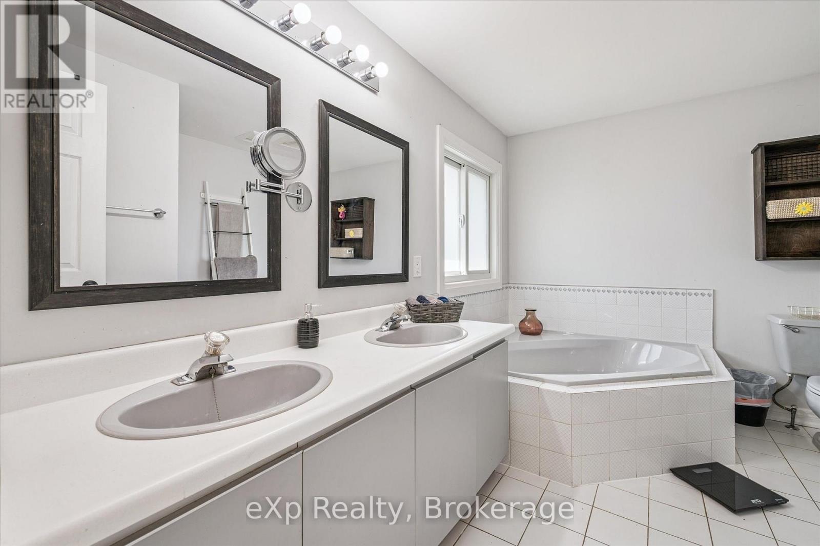 8 Lanercost Way, Brampton, Ontario  L6Z 4J5 - Photo 23 - W12311366