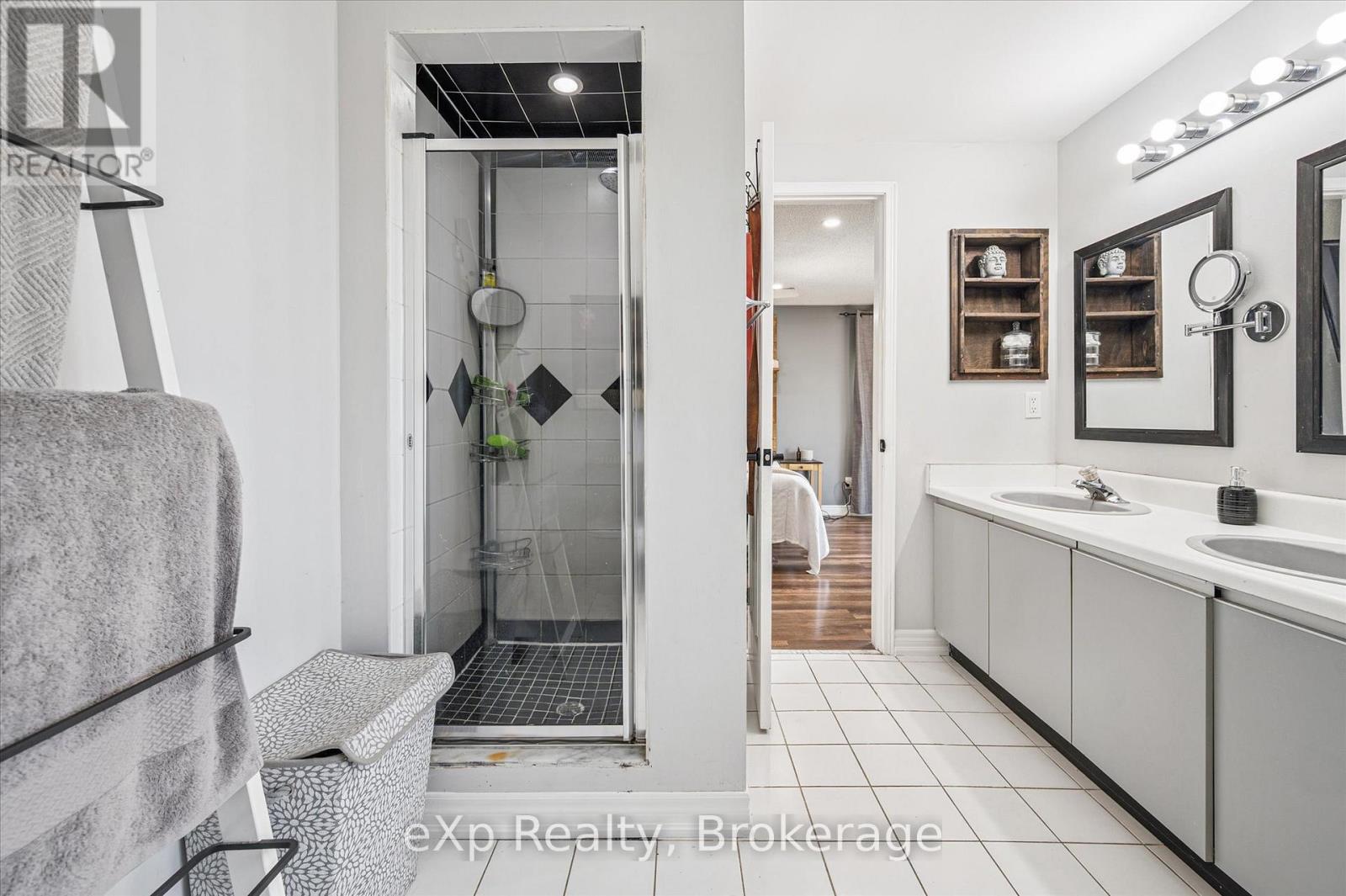 8 Lanercost Way, Brampton, Ontario  L6Z 4J5 - Photo 24 - W12311366