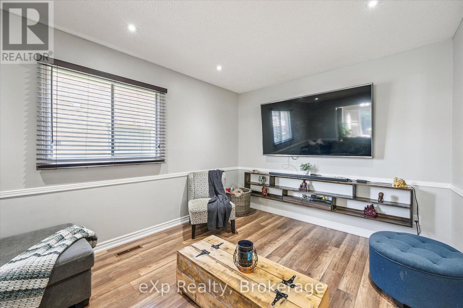 8 Lanercost Way, Brampton, Ontario  L6Z 4J5 - Photo 7 - W12311366