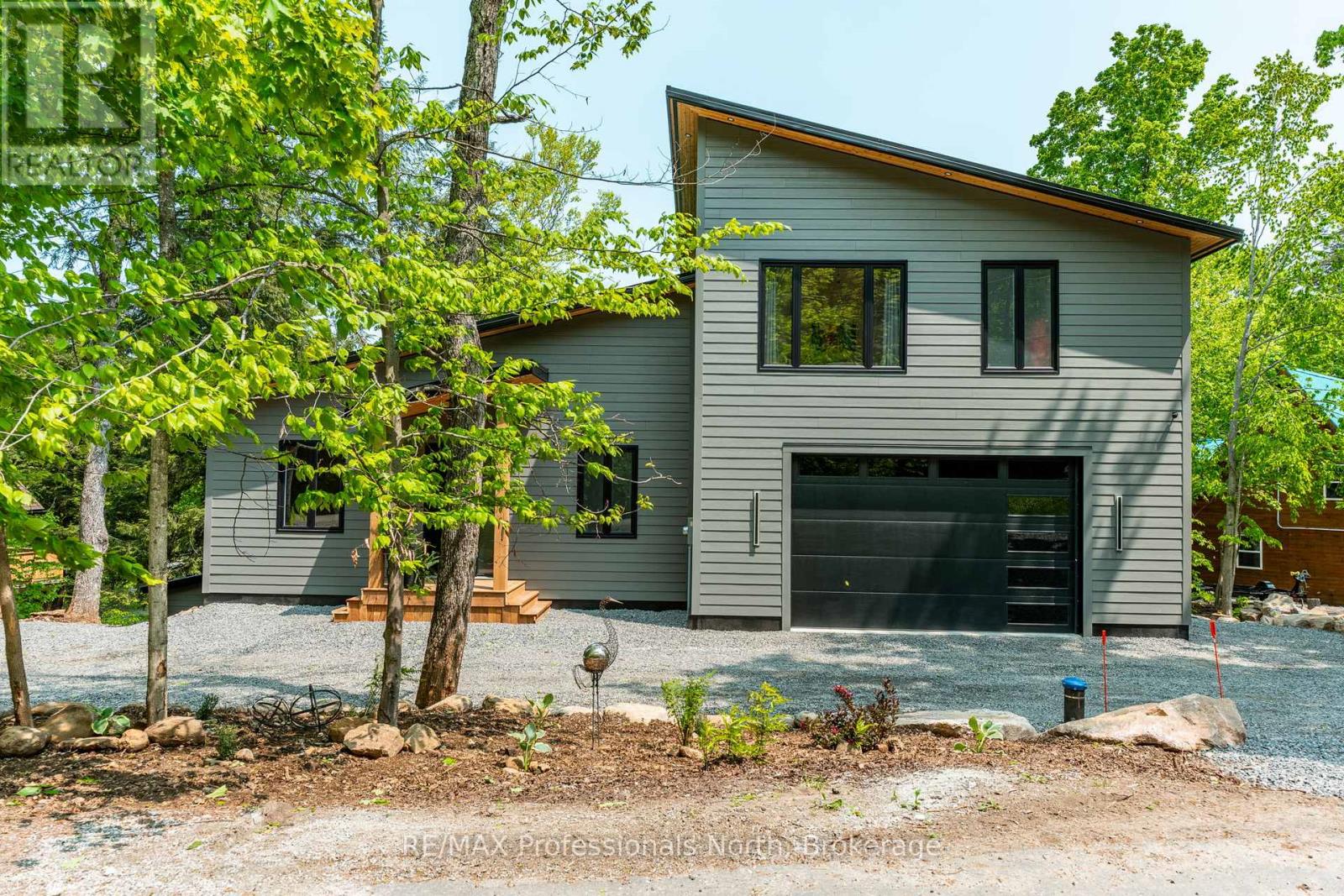 1063 Mink Road, Dysart Et Al, Ontario  K0M 1S0 - Photo 2 - X12311378