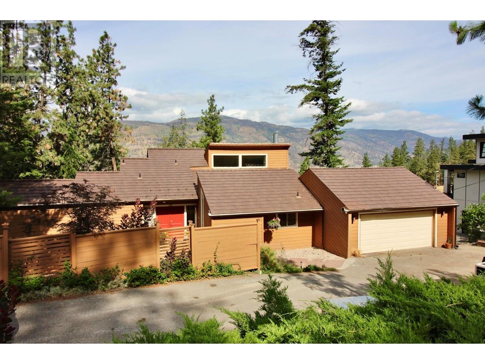 Property at 324 Clifton Road N image 1