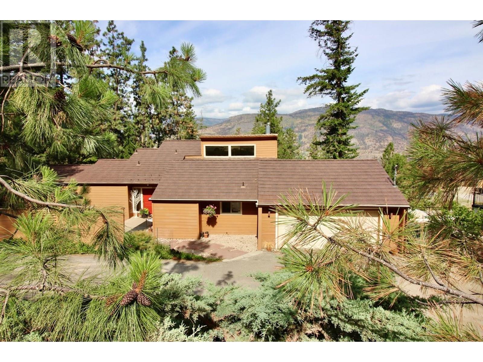Property at 324 Clifton Road N image 2