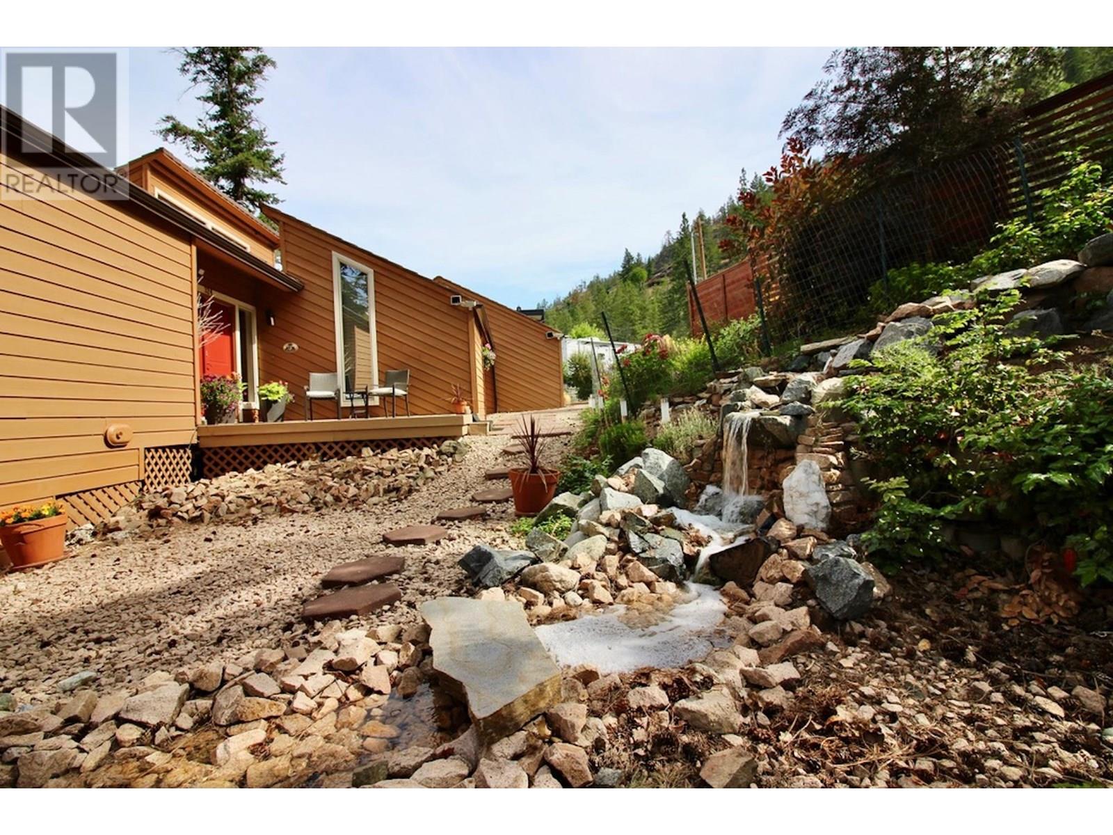 Property at 324 Clifton Road N image 3