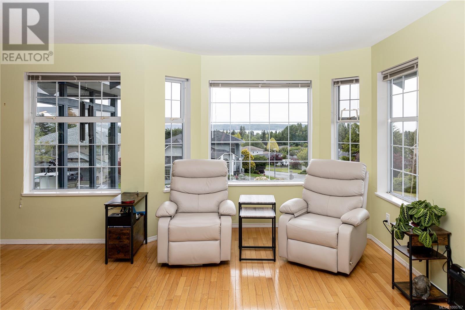 Property at 733 Bowen Dr image 3