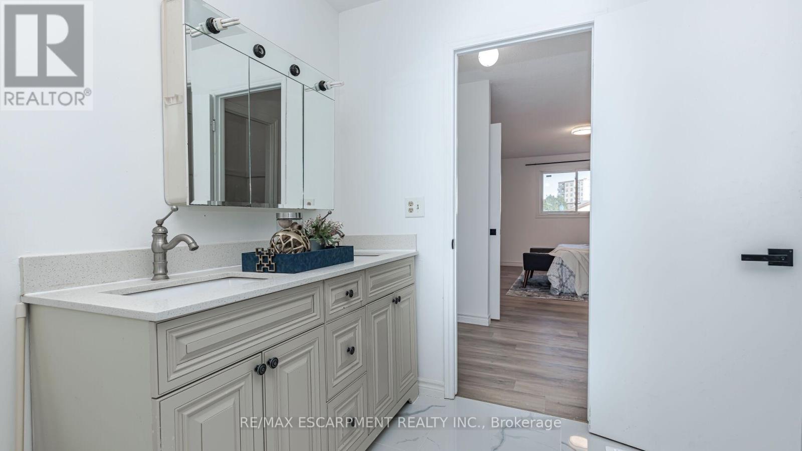 3 Mornington Drive, Hamilton, Ontario  L9B 1Z3 - Photo 25 - X12283390