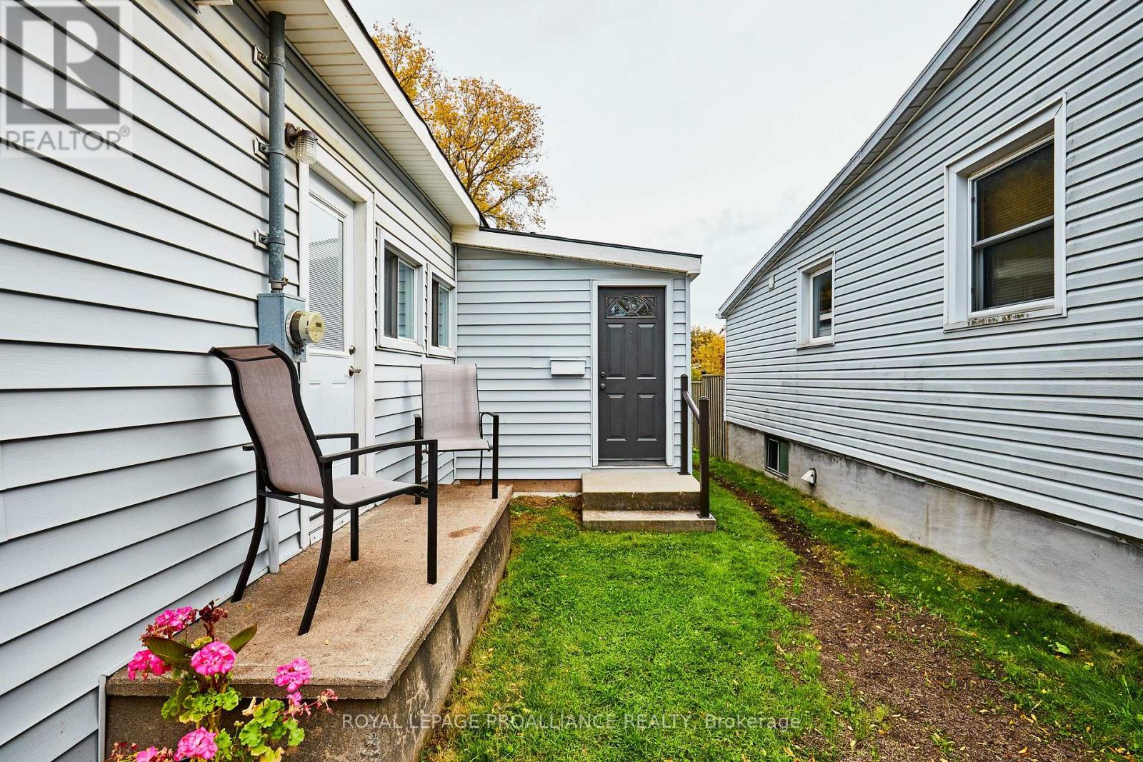 Property at 89 CROMWELL AVENUE image 3