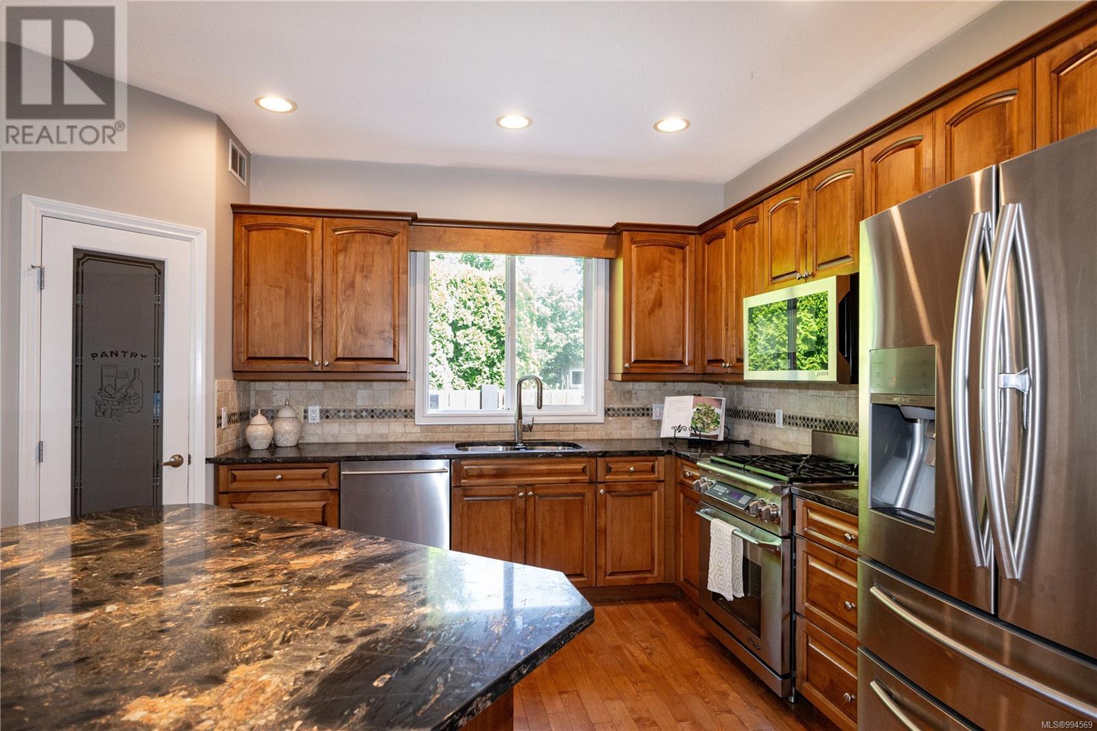 Property at 3547 Montana Dr image 3