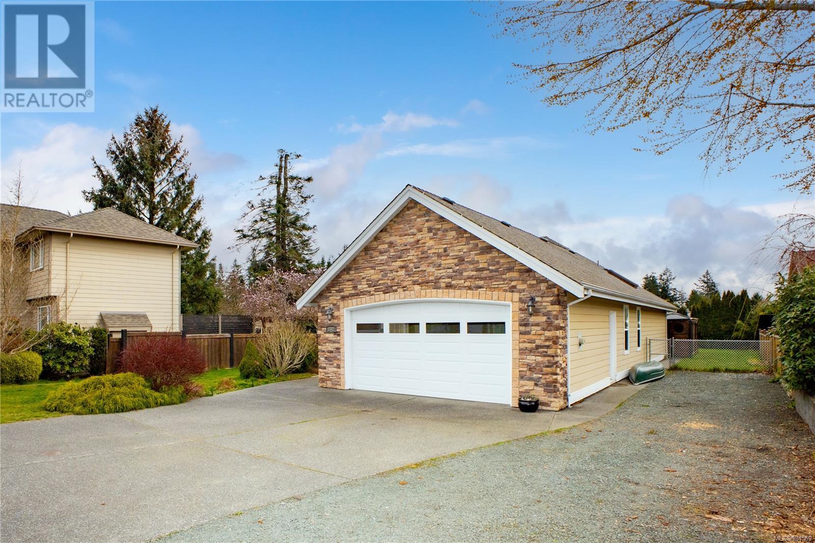 3547 Montana Dr, Campbell River, British Columbia  V9W 8G8 - Photo 2 - 994569