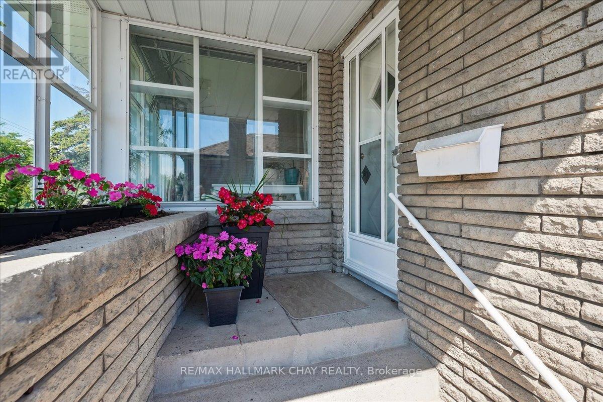 Property at 93 CLONMORE DRIVE image 4