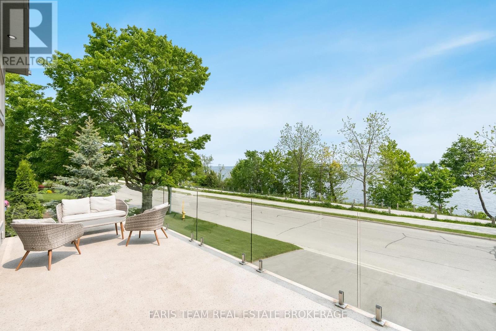 202 Kempenfelt Drive, Barrie, Ontario  L4M 1C3 - Photo 15 - S12311406