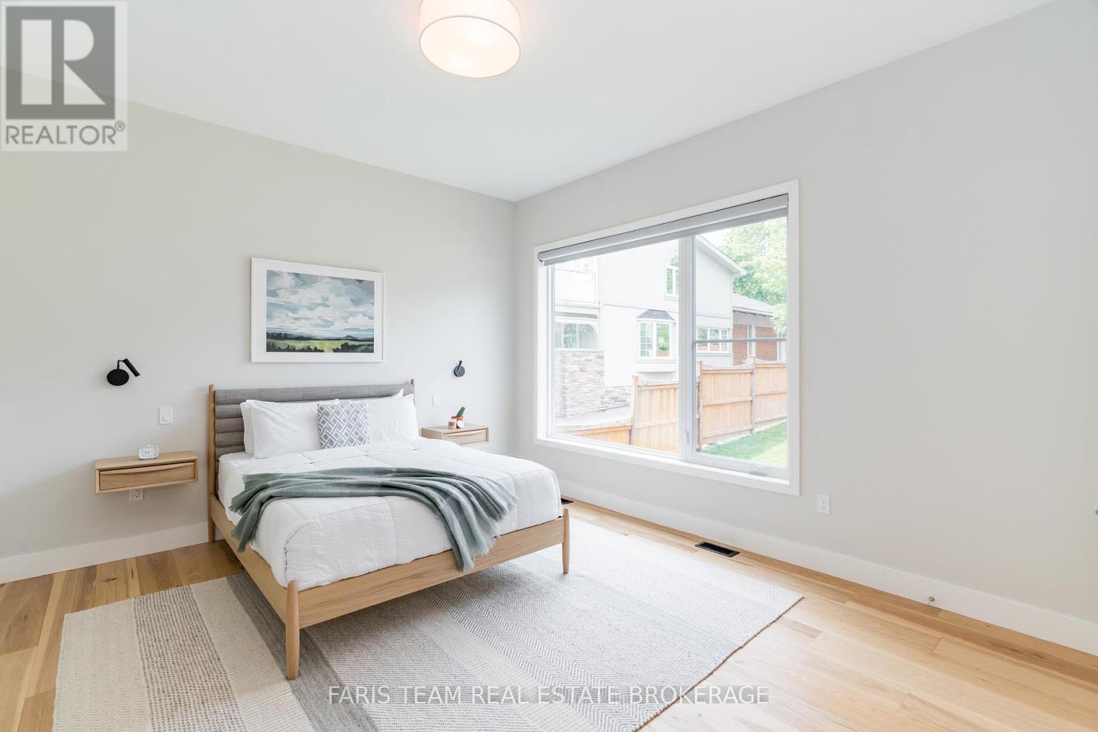 202 Kempenfelt Drive, Barrie, Ontario  L4M 1C3 - Photo 17 - S12311406