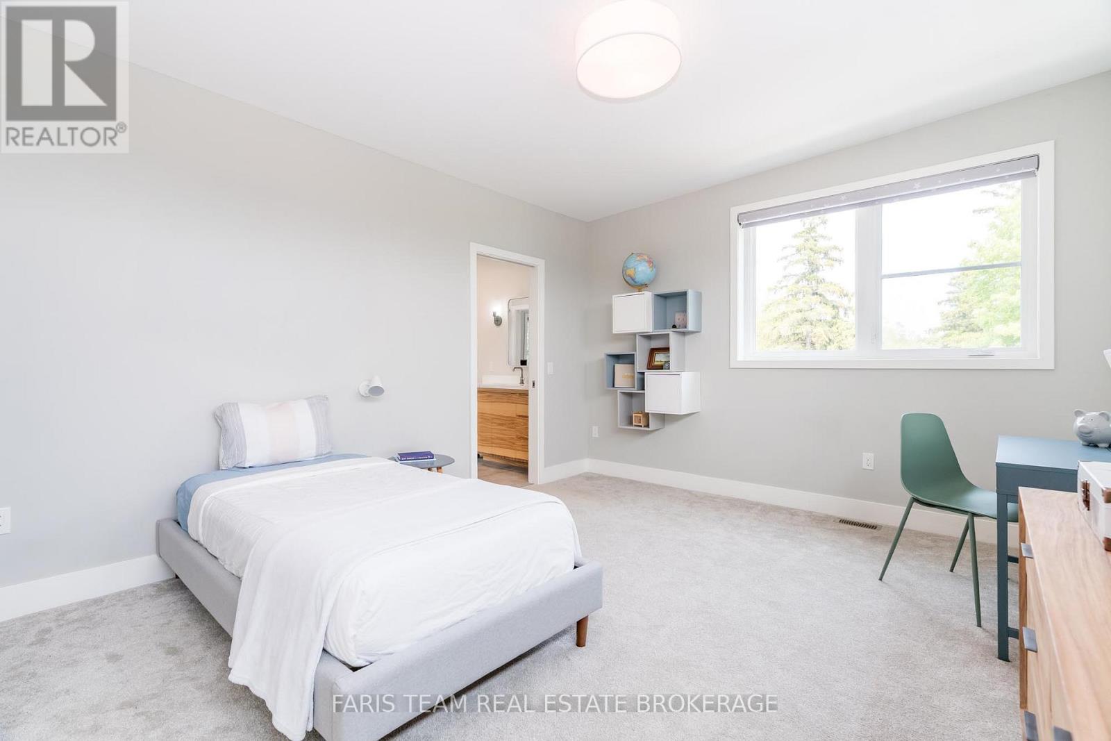 202 Kempenfelt Drive, Barrie, Ontario  L4M 1C3 - Photo 23 - S12311406