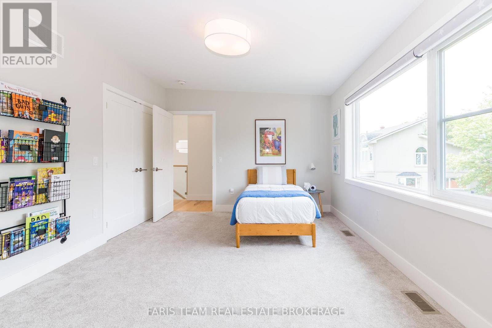 202 Kempenfelt Drive, Barrie, Ontario  L4M 1C3 - Photo 24 - S12311406
