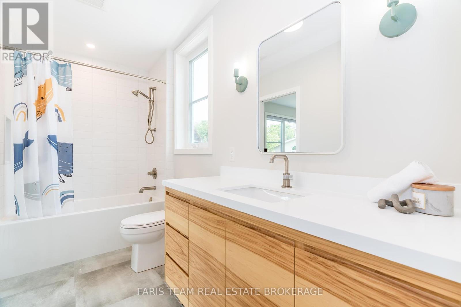 202 Kempenfelt Drive, Barrie, Ontario  L4M 1C3 - Photo 25 - S12311406