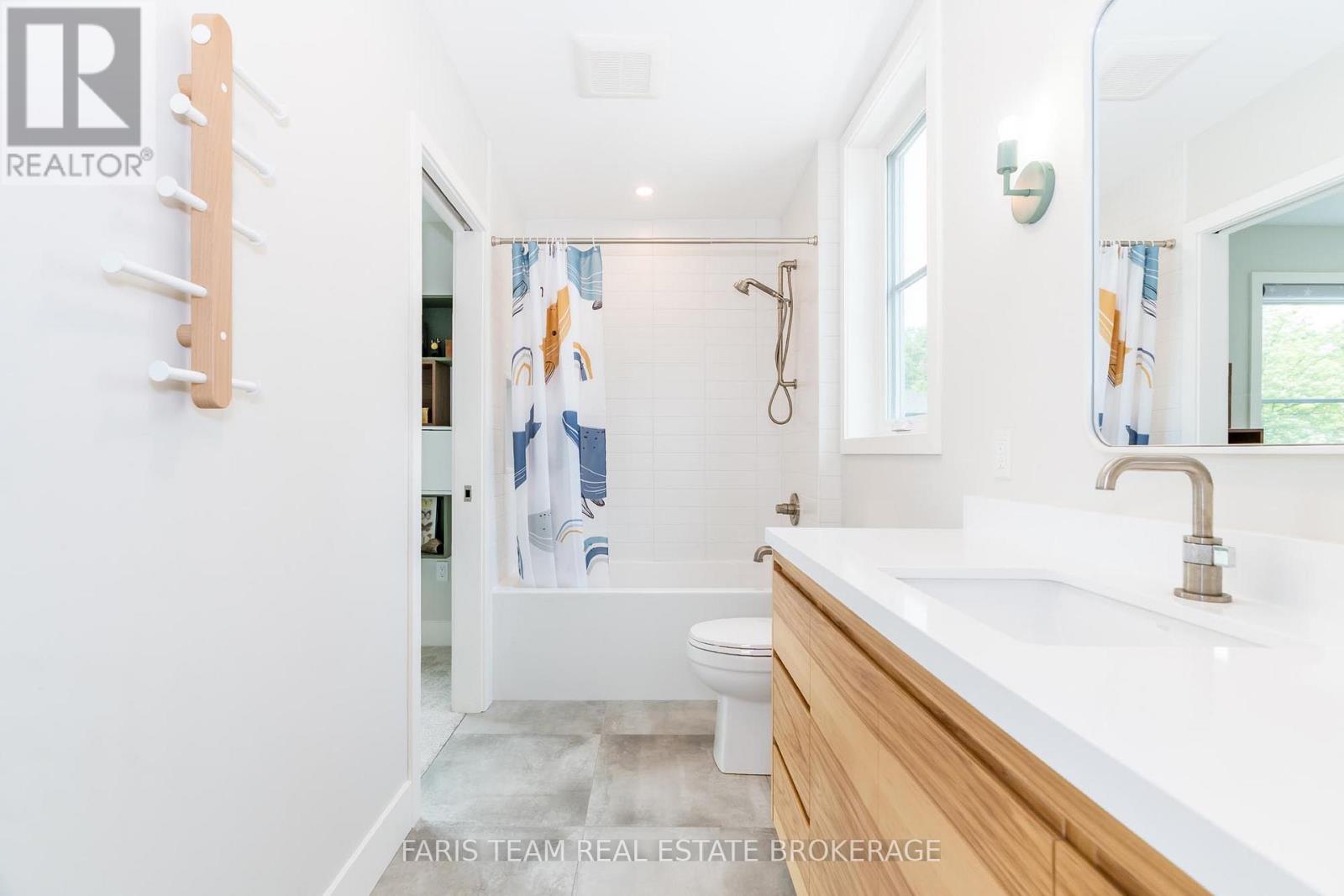 202 Kempenfelt Drive, Barrie, Ontario  L4M 1C3 - Photo 26 - S12311406