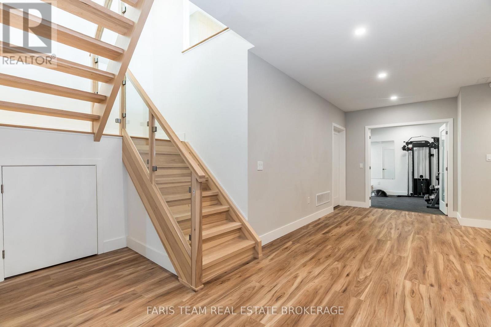 202 Kempenfelt Drive, Barrie, Ontario  L4M 1C3 - Photo 28 - S12311406