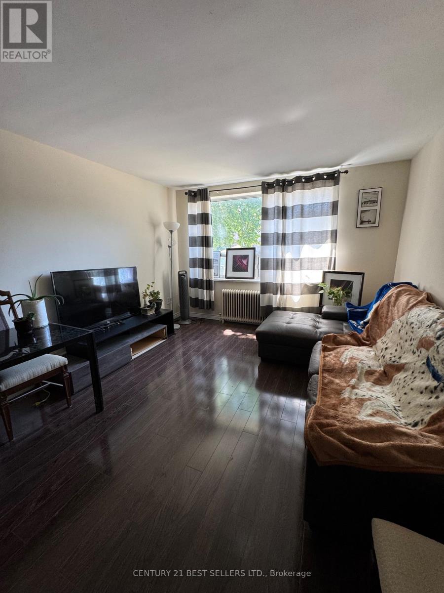10-105 Twenty Fifth Street, Toronto, Ontario  M8V 3P9 - Photo 4 - W12311352