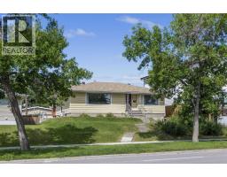 2423 37 Street SW Glendale