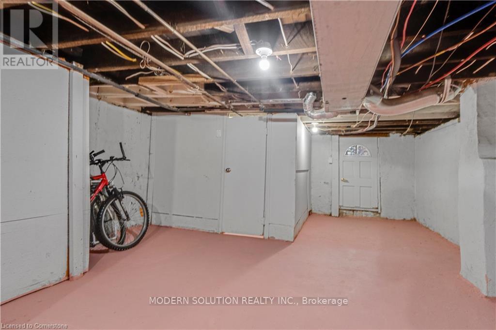 204 Sherman Avenue, Hamilton, Ontario  L8L 6M9 - Photo 11 - X12311350