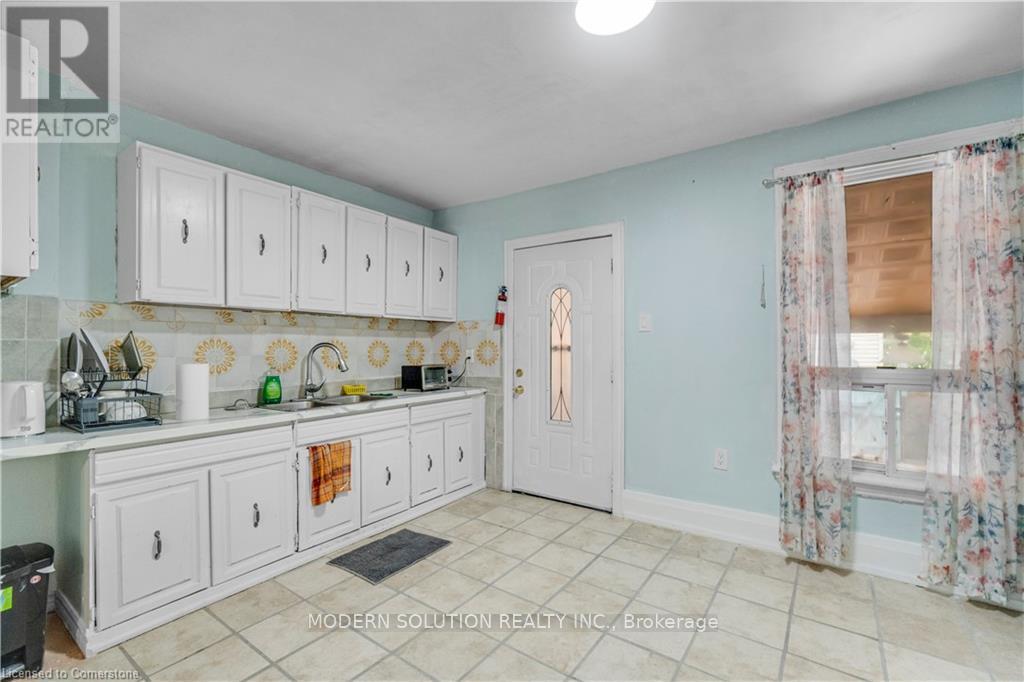 204 Sherman Avenue, Hamilton, Ontario  L8L 6M9 - Photo 14 - X12311350