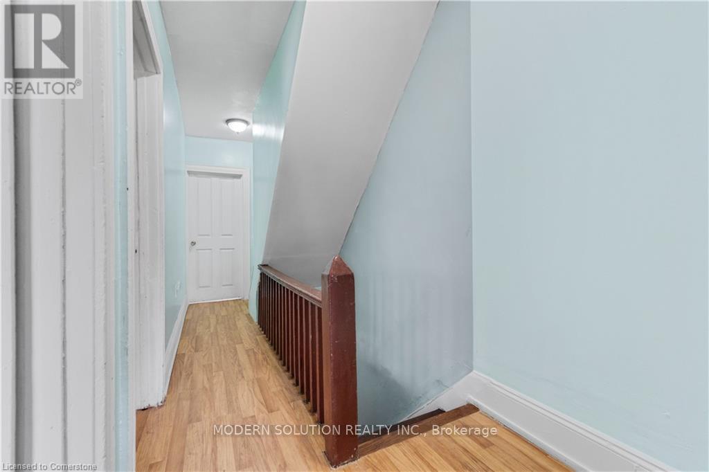 204 Sherman Avenue, Hamilton, Ontario  L8L 6M9 - Photo 15 - X12311350