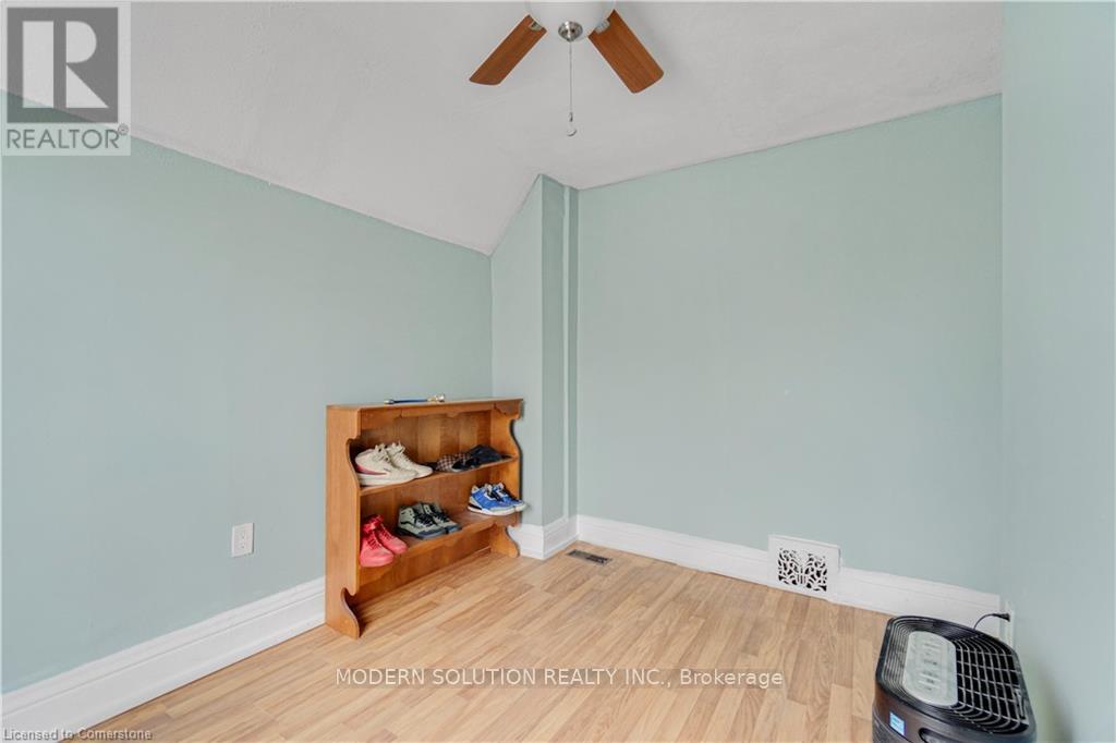 204 Sherman Avenue, Hamilton, Ontario  L8L 6M9 - Photo 17 - X12311350