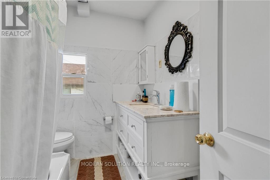 204 Sherman Avenue, Hamilton, Ontario  L8L 6M9 - Photo 22 - X12311350