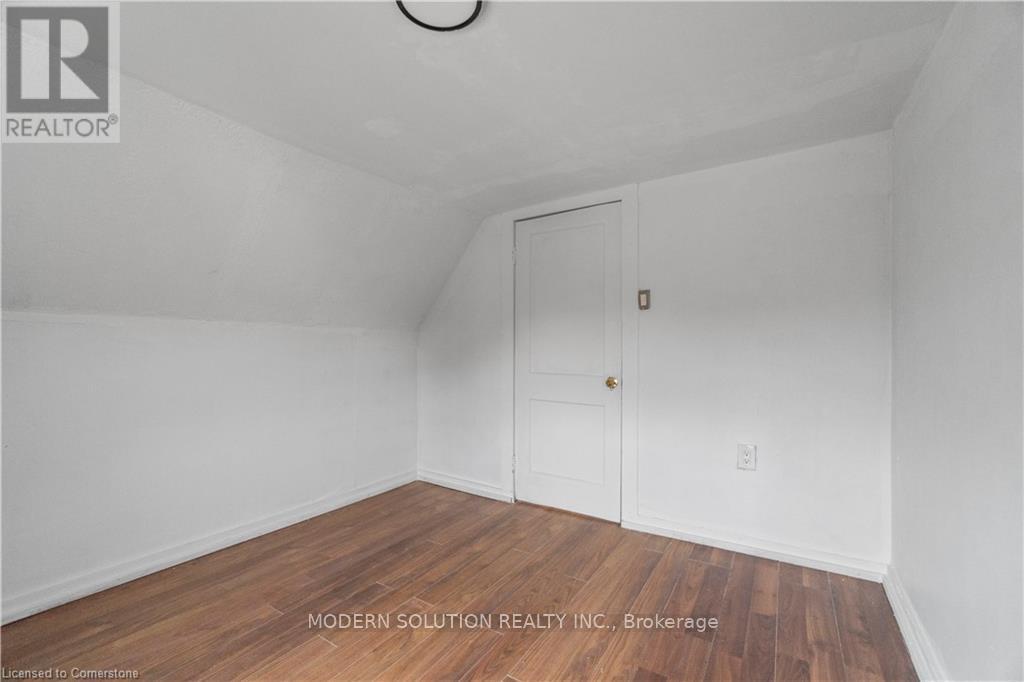 204 Sherman Avenue, Hamilton, Ontario  L8L 6M9 - Photo 6 - X12311350