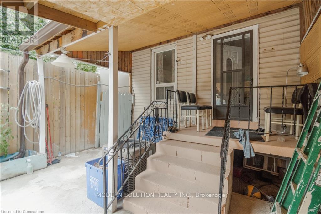 204 Sherman Avenue, Hamilton, Ontario  L8L 6M9 - Photo 7 - X12311350