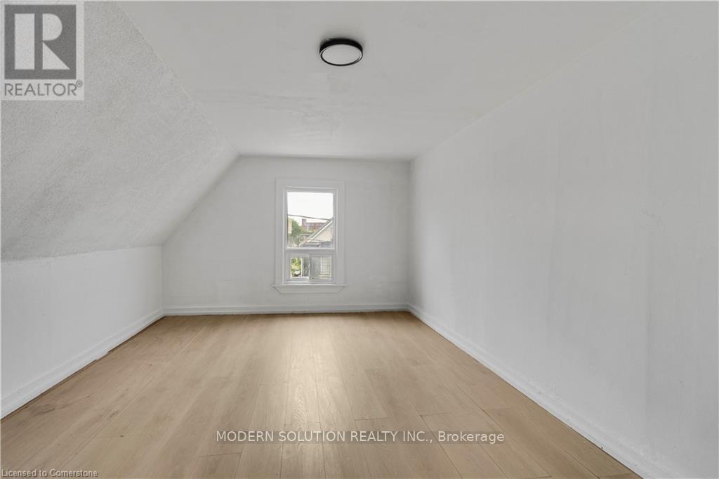 204 Sherman Avenue, Hamilton, Ontario  L8L 6M9 - Photo 8 - X12311350