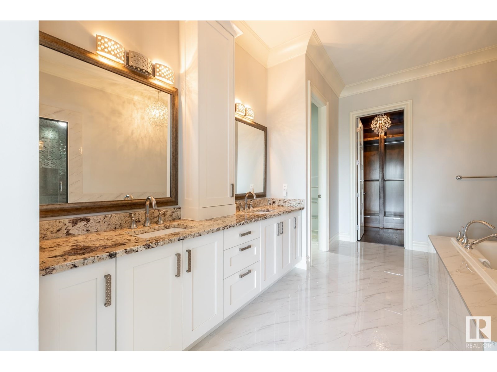 Property at 1018 HOLLANDS PT NW image 4