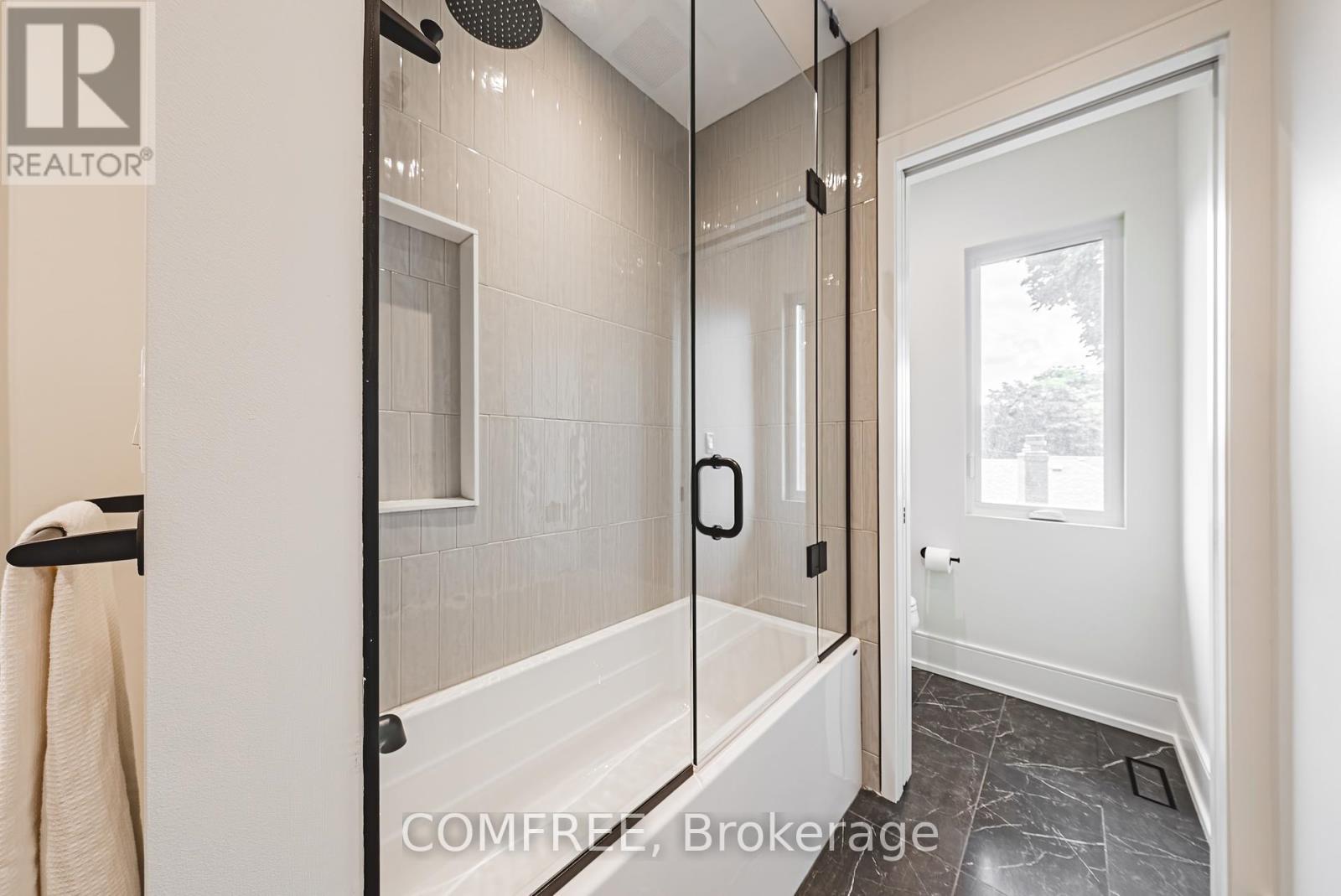 202 Queen Street W, Mississauga (Port Credit), Ontario  L5H 1L6 - Photo 36 - W12311573