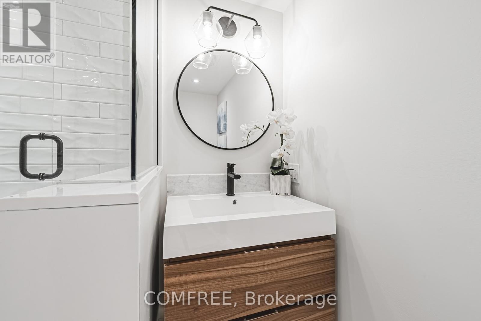 202 Queen Street W, Mississauga (Port Credit), Ontario  L5H 1L6 - Photo 46 - W12311573