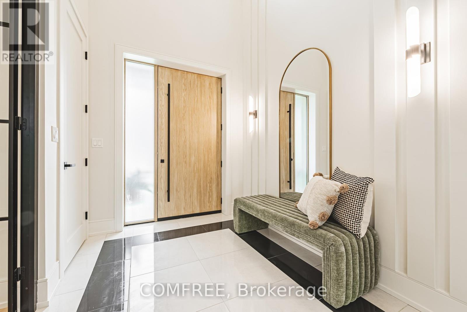 202 Queen Street W, Mississauga (Port Credit), Ontario  L5H 1L6 - Photo 6 - W12311573