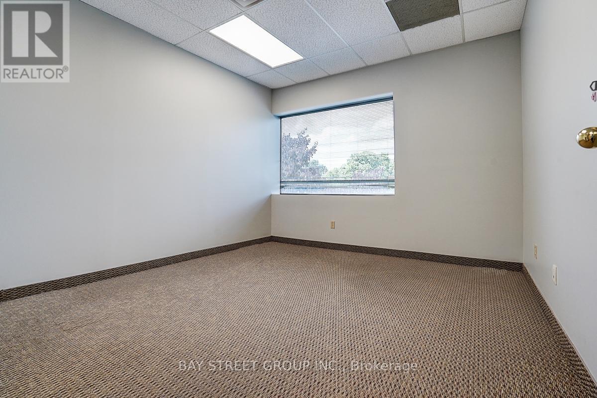940 Sheldon Court, Burlington, Ontario  L7L 5K6 - Photo 10 - W12311471