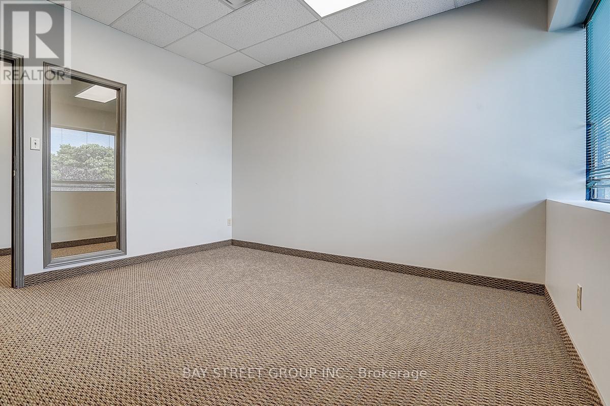 940 Sheldon Court, Burlington, Ontario  L7L 5K6 - Photo 11 - W12311471