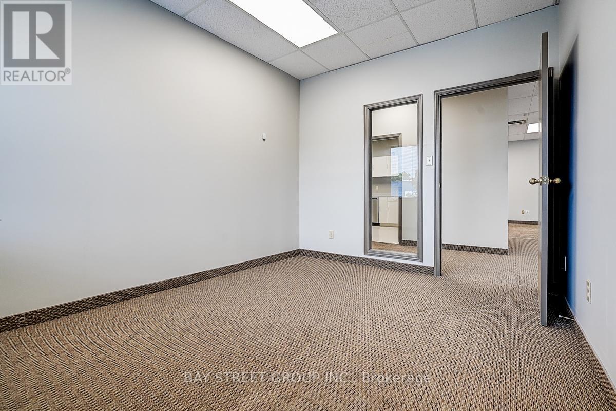 940 Sheldon Court, Burlington, Ontario  L7L 5K6 - Photo 13 - W12311471