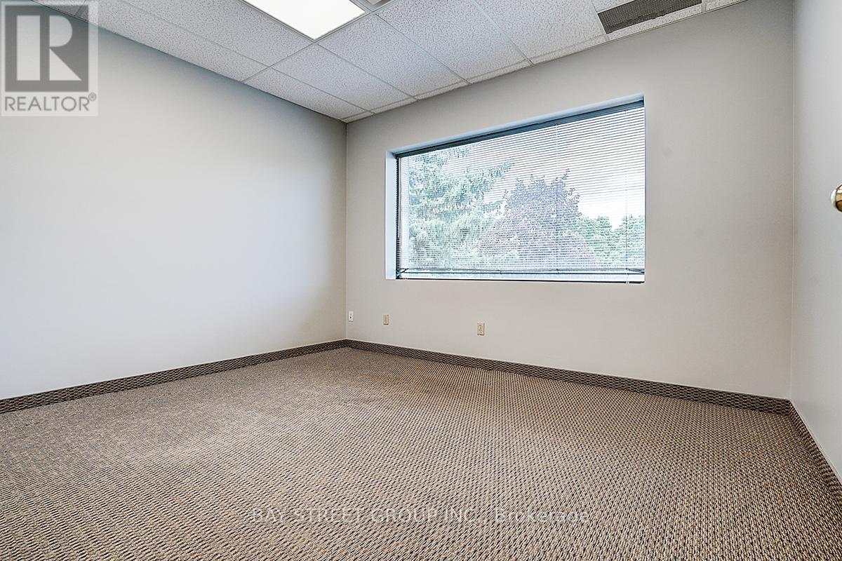 940 Sheldon Court, Burlington, Ontario  L7L 5K6 - Photo 14 - W12311471
