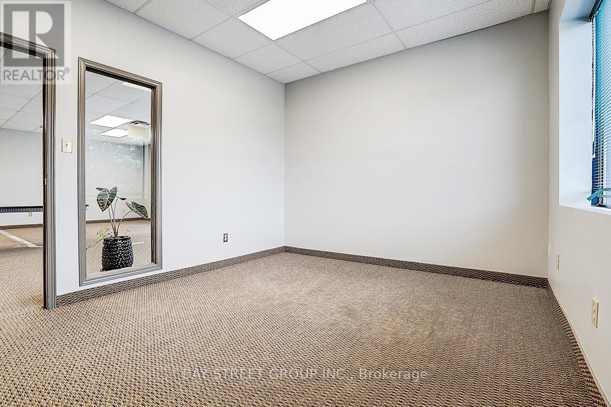 940 Sheldon Court, Burlington, Ontario  L7L 5K6 - Photo 15 - W12311471