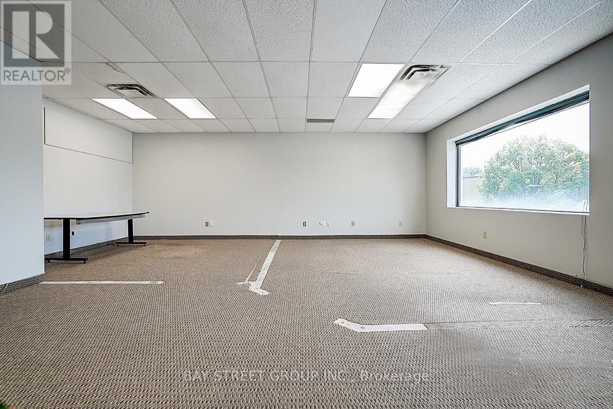 940 Sheldon Court, Burlington, Ontario  L7L 5K6 - Photo 18 - W12311471